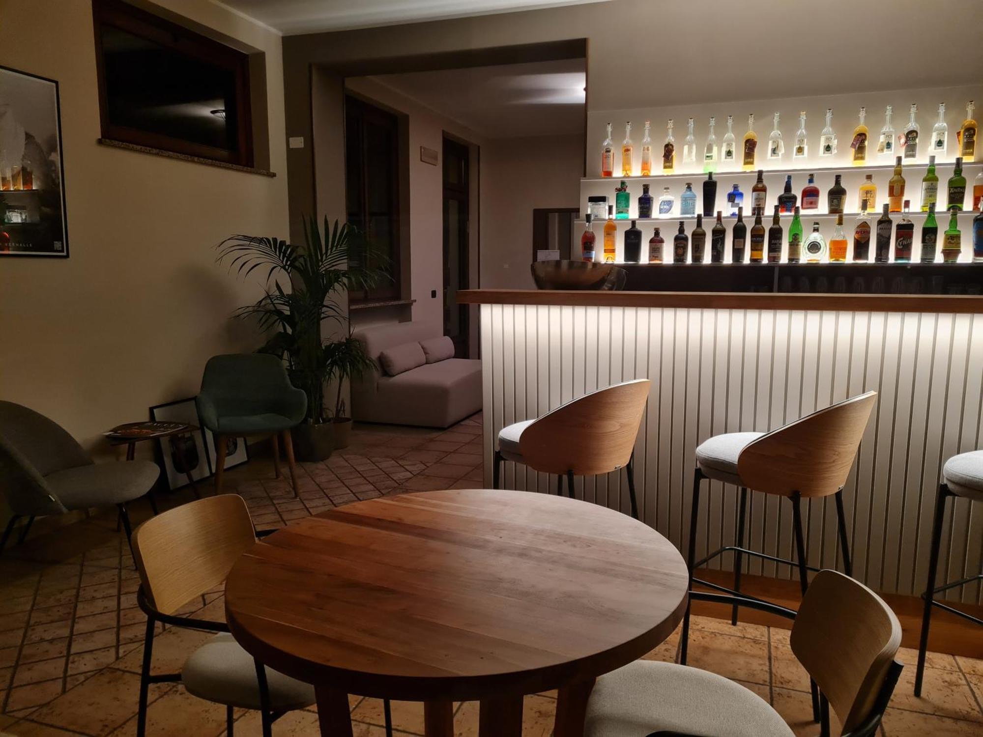 Manfredi Ristorante Con Alloggio Romentino Екстериор снимка