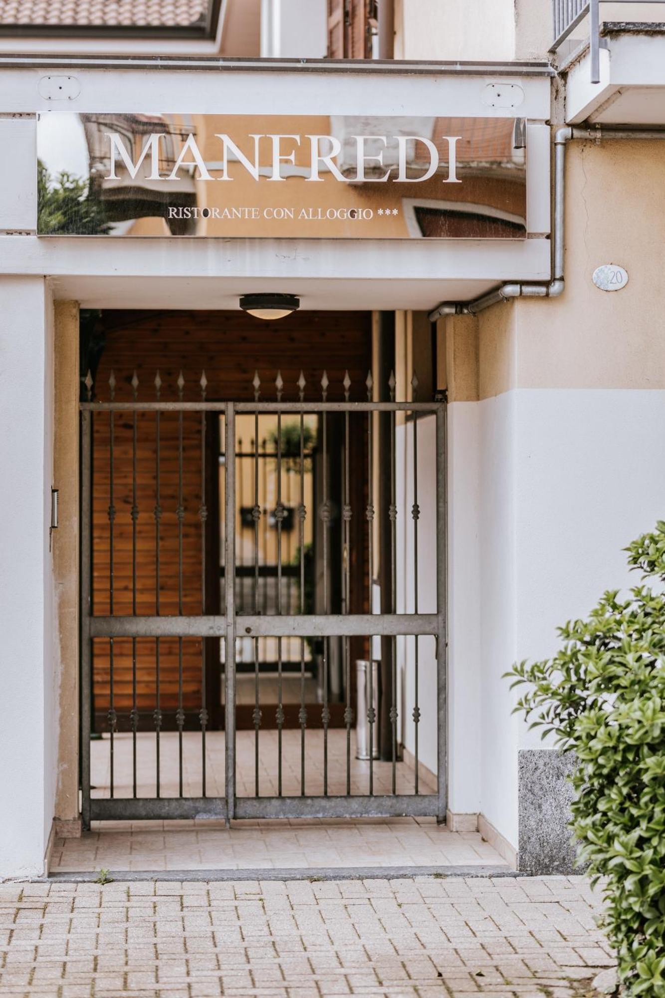 Manfredi Ristorante Con Alloggio Romentino Екстериор снимка
