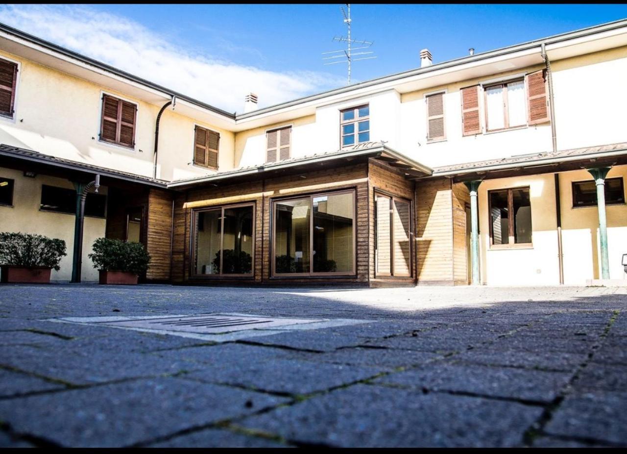 Manfredi Ristorante Con Alloggio Romentino Екстериор снимка